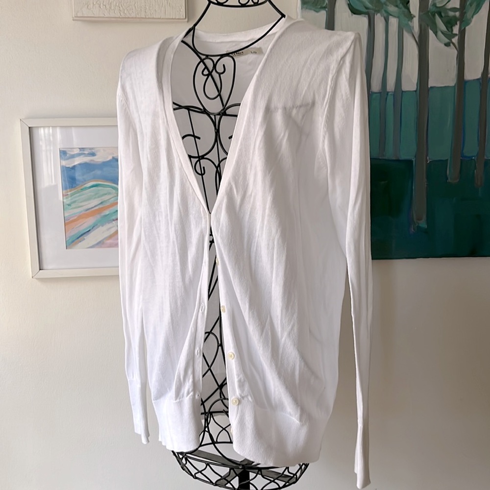 Old Navy, white v-neck cardigan size L. Good condition.